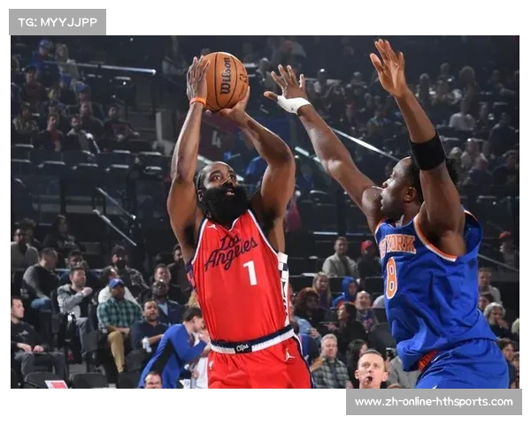 哈登精准高吊传球助攻 祖巴茨转身勾手轻松得分